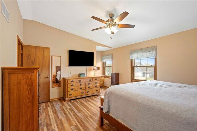 8780 W Lake Pointe DRIVE, Franklin, WI 53132