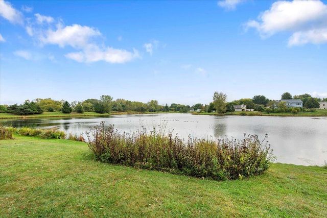 8780 W Lake Pointe DRIVE, Franklin, WI 53132