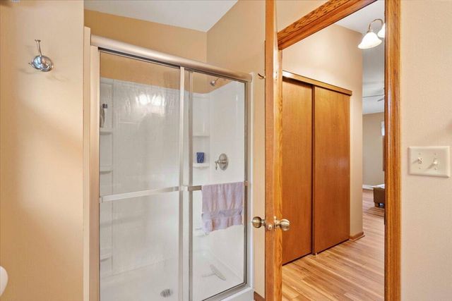 8780 W Lake Pointe DRIVE, Franklin, WI 53132