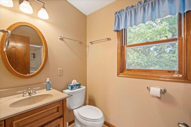 8780 W Lake Pointe DRIVE, Franklin, WI 53132