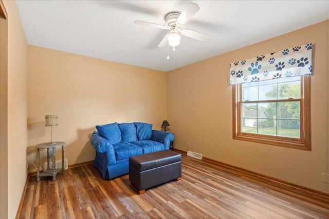 8780 W Lake Pointe DRIVE, Franklin, WI 53132