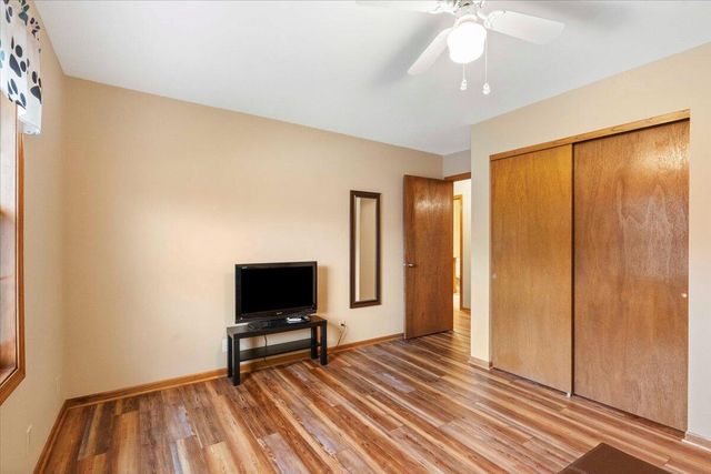 8780 W Lake Pointe DRIVE, Franklin, WI 53132