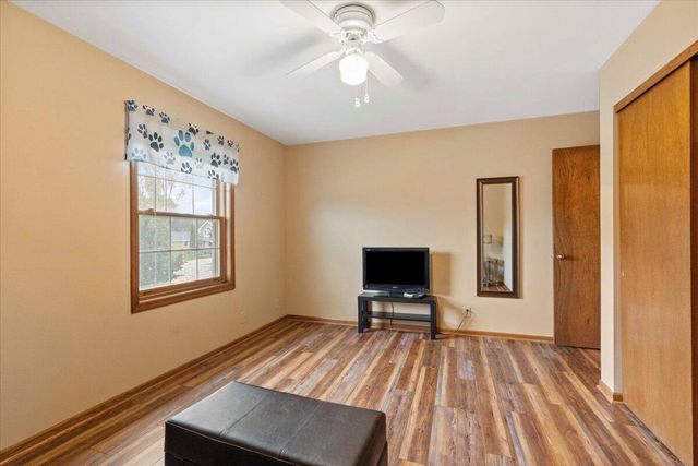 8780 W Lake Pointe DRIVE, Franklin, WI 53132