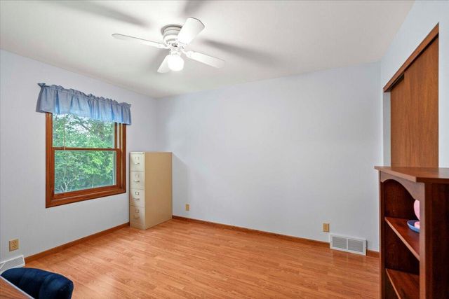 8780 W Lake Pointe DRIVE, Franklin, WI 53132