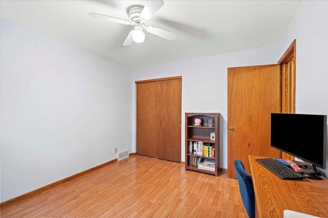 8780 W Lake Pointe DRIVE, Franklin, WI 53132