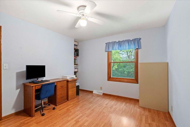 8780 W Lake Pointe DRIVE, Franklin, WI 53132