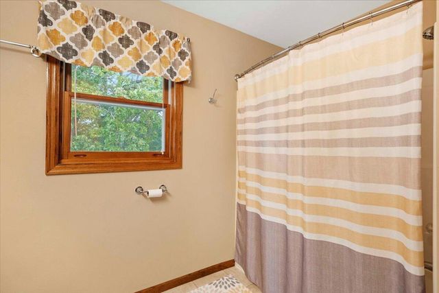 8780 W Lake Pointe DRIVE, Franklin, WI 53132