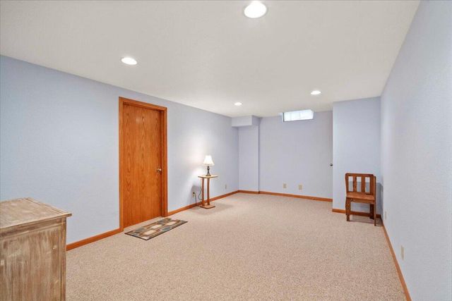 8780 W Lake Pointe DRIVE, Franklin, WI 53132