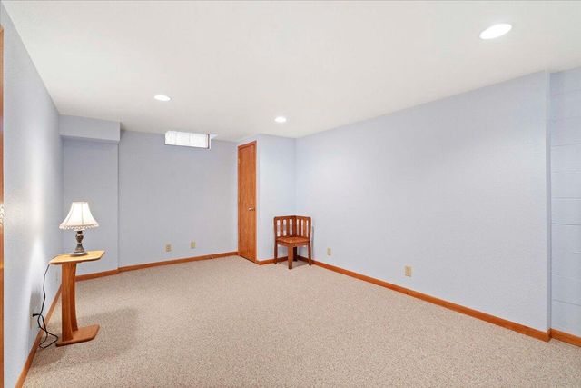 8780 W Lake Pointe DRIVE, Franklin, WI 53132