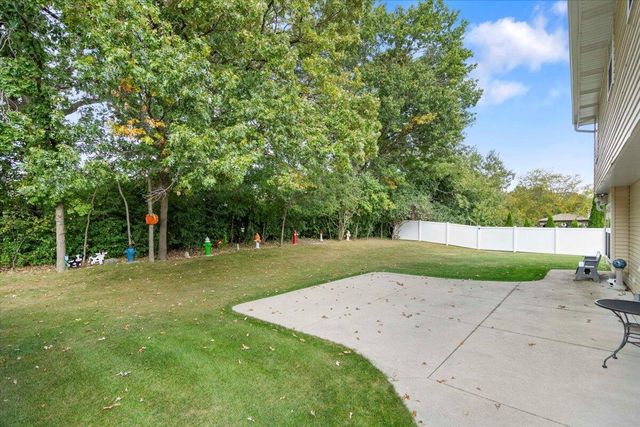 8780 W Lake Pointe DRIVE, Franklin, WI 53132