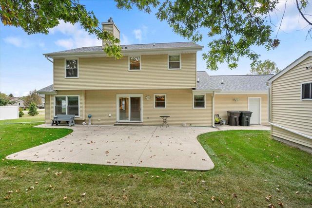 8780 W Lake Pointe DRIVE, Franklin, WI 53132