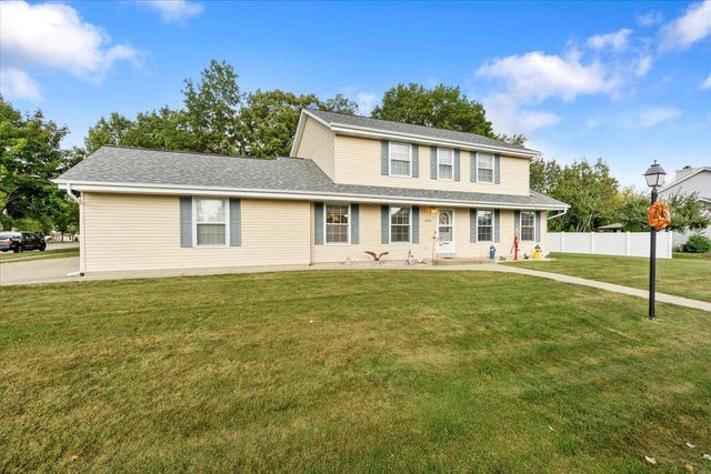 8780 W Lake Pointe DRIVE, Franklin, WI 53132