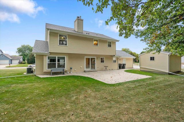 8780 W Lake Pointe DRIVE, Franklin, WI 53132