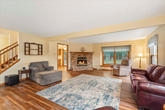 8780 W Lake Pointe DRIVE, Franklin, WI 53132