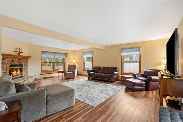 8780 W Lake Pointe DRIVE, Franklin, WI 53132