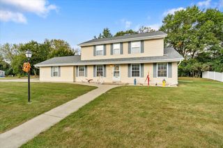 8780 W Lake Pointe DRIVE, Franklin, WI 53132