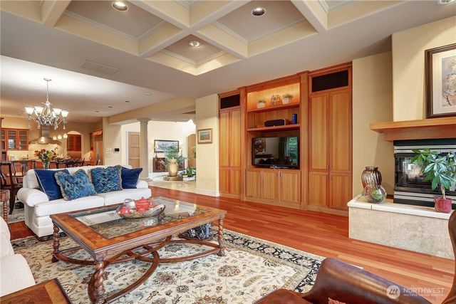 1055 91st Avenue NE, Bellevue, WA 98004