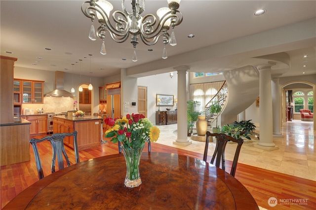 1055 91st Avenue NE, Bellevue, WA 98004