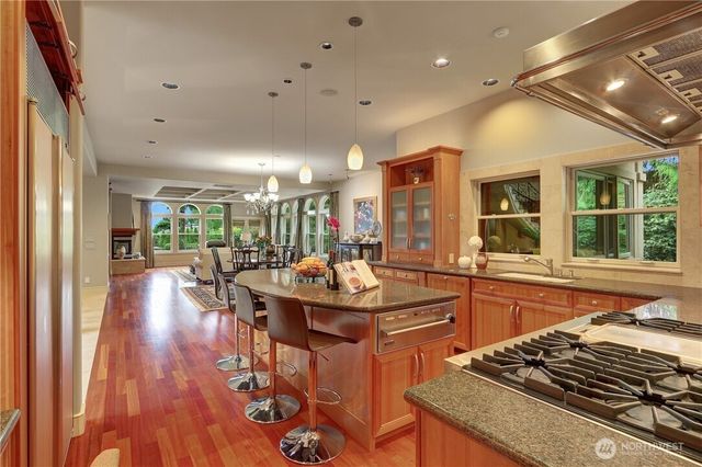 1055 91st Avenue NE, Bellevue, WA 98004