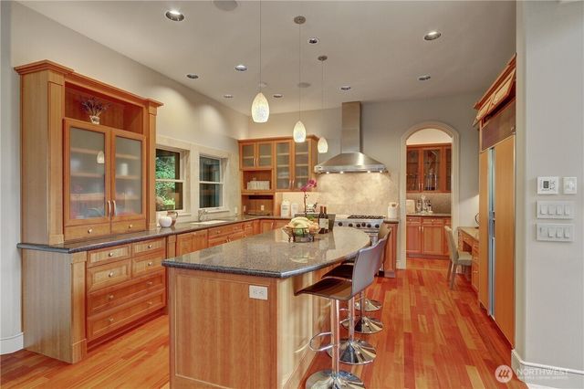 1055 91st Avenue NE, Bellevue, WA 98004