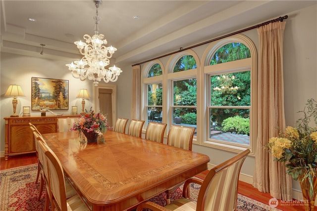 1055 91st Avenue NE, Bellevue, WA 98004