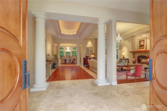 1055 91st Avenue NE, Bellevue, WA 98004