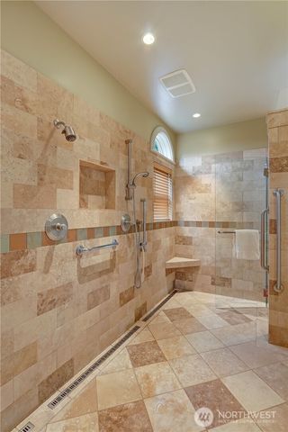 1055 91st Avenue NE, Bellevue, WA 98004