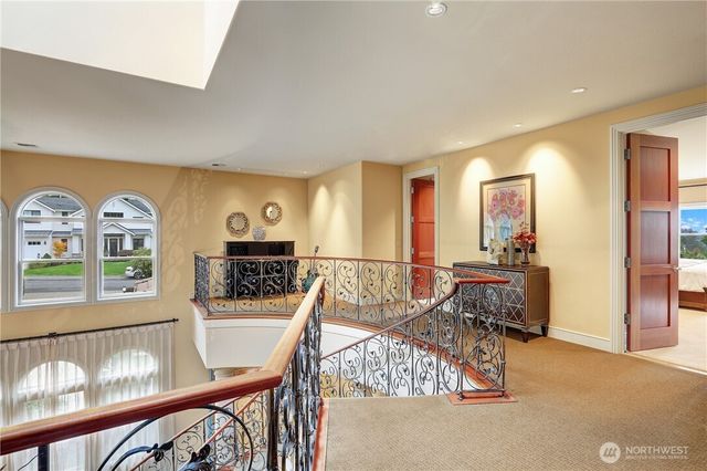 1055 91st Avenue NE, Bellevue, WA 98004