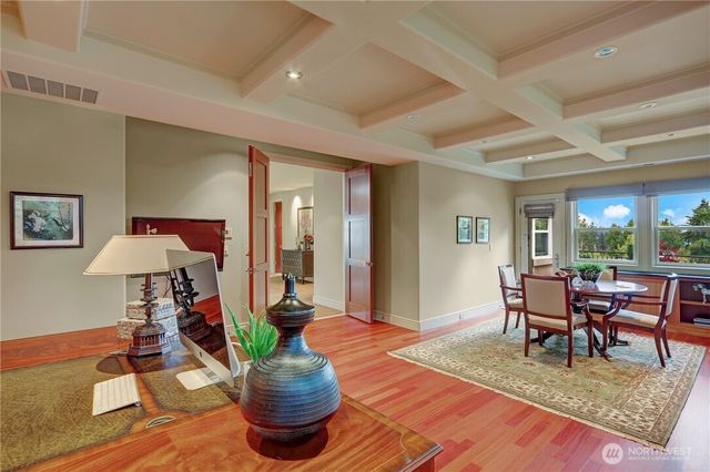 1055 91st Avenue NE, Bellevue, WA 98004
