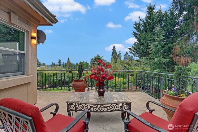 1055 91st Avenue NE, Bellevue, WA 98004