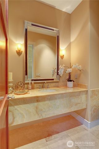 1055 91st Avenue NE, Bellevue, WA 98004