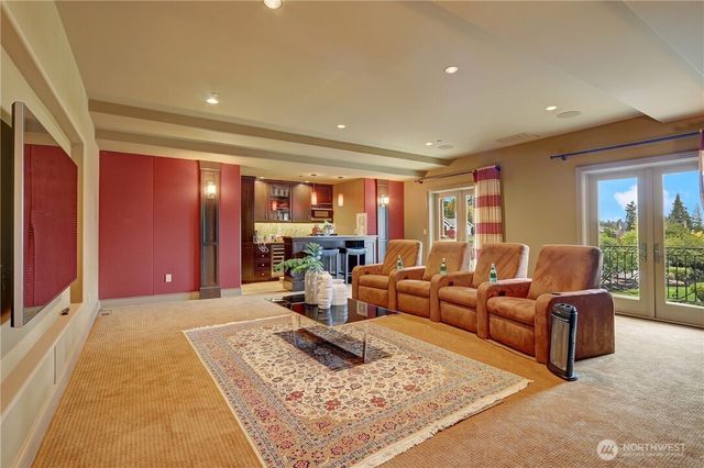 1055 91st Avenue NE, Bellevue, WA 98004