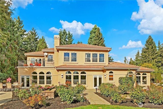 1055 91st Avenue NE, Bellevue, WA 98004
