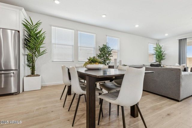 2324 W MOODY Trail, Phoenix, AZ 85041