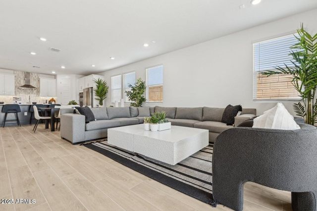 2324 W MOODY Trail, Phoenix, AZ 85041