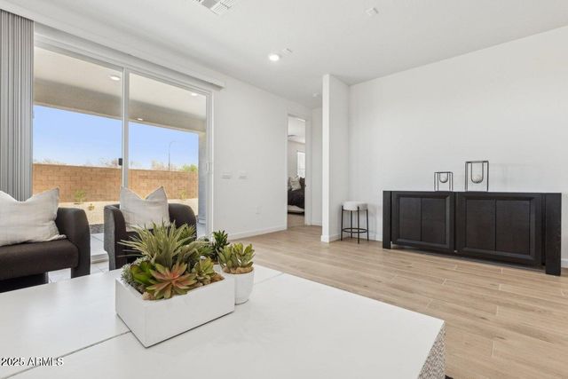 2324 W MOODY Trail, Phoenix, AZ 85041