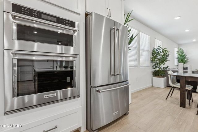 2324 W MOODY Trail, Phoenix, AZ 85041