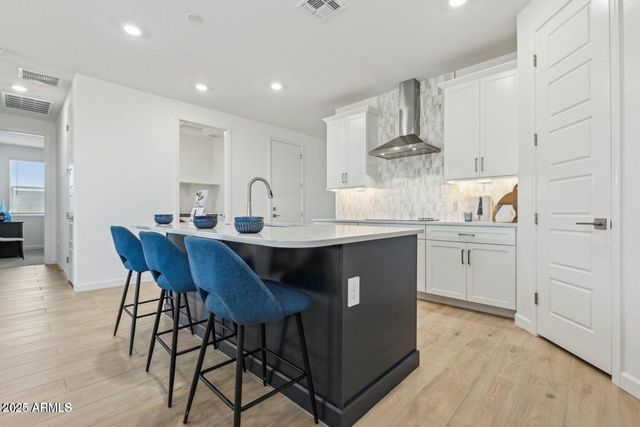 2324 W MOODY Trail, Phoenix, AZ 85041