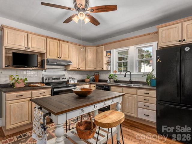 303 Country Club Road, Asheville, NC 28804
