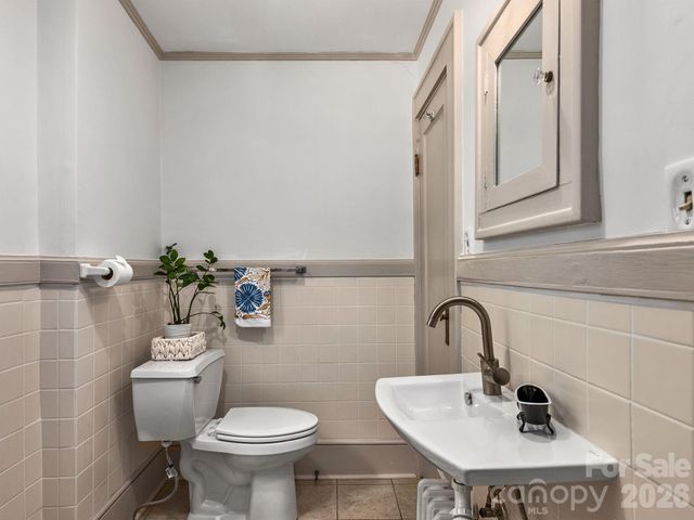 303 Country Club Road, Asheville, NC 28804