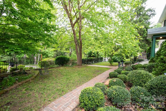 303 Country Club Road, Asheville, NC 28804