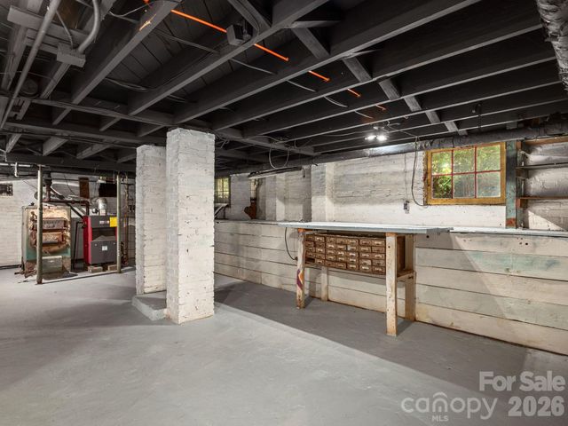 303 Country Club Road, Asheville, NC 28804