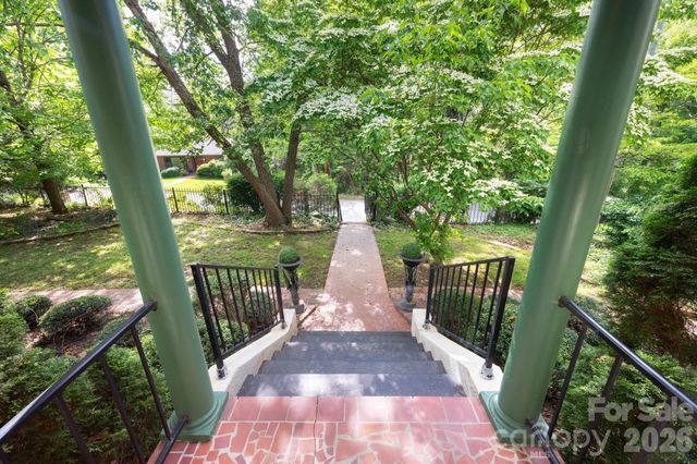 303 Country Club Road, Asheville, NC 28804