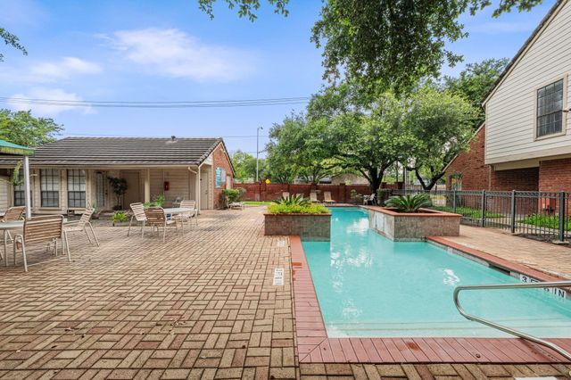 2211 S Kirkwood Road 1, Houston, TX 77077