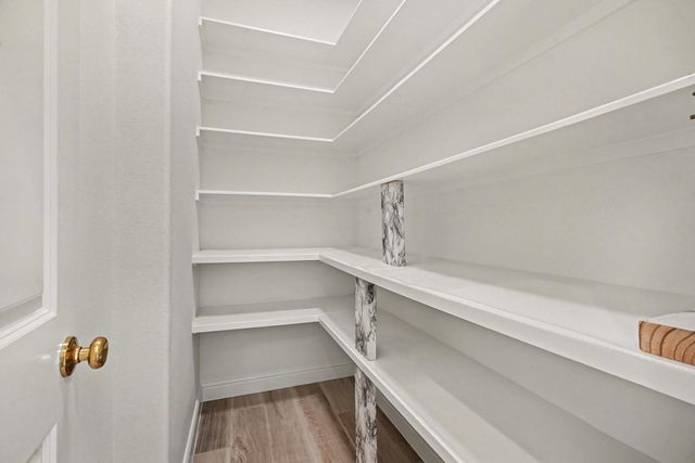 3633 E Meadow Ln, Dickinson, TX 77539