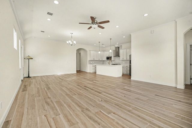 3633 E Meadow Ln, Dickinson, TX 77539