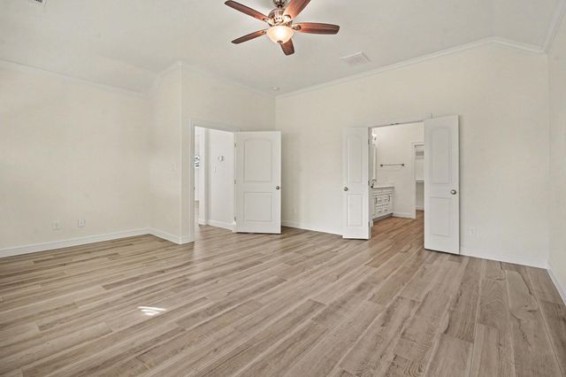 3633 E Meadow Ln, Dickinson, TX 77539