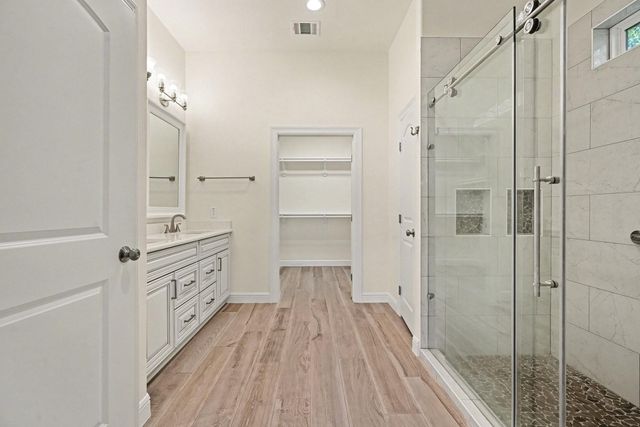 3633 E Meadow Ln, Dickinson, TX 77539