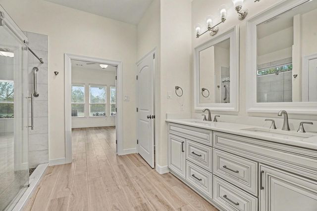 3633 E Meadow Ln, Dickinson, TX 77539