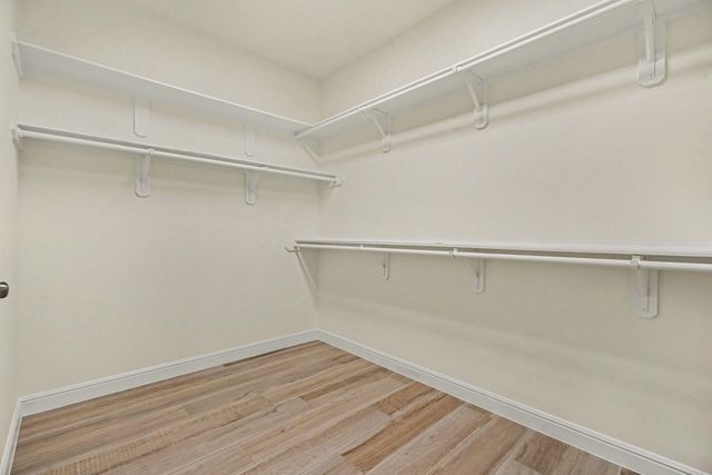 3633 E Meadow Ln, Dickinson, TX 77539